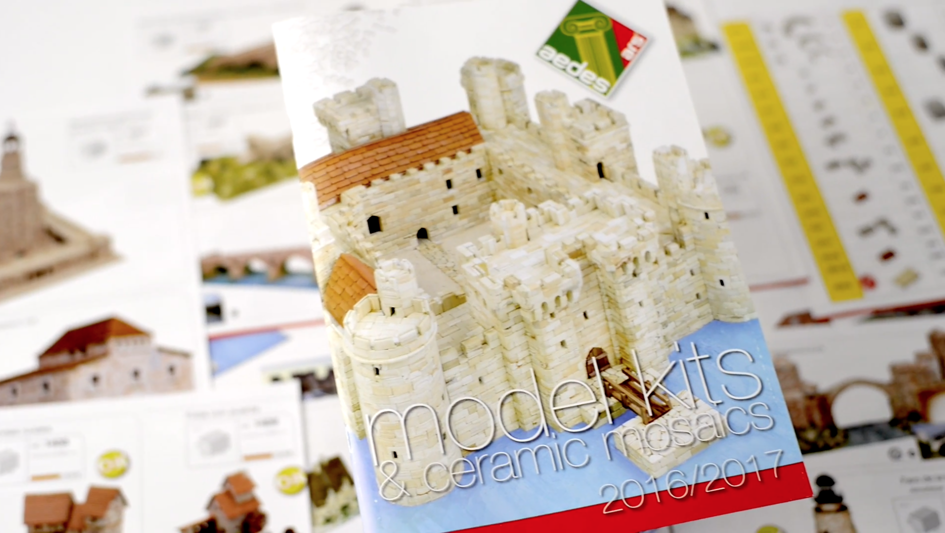 KIT COSTRUZIONI MODELLISMO AEDES ARS CASA INGLESE